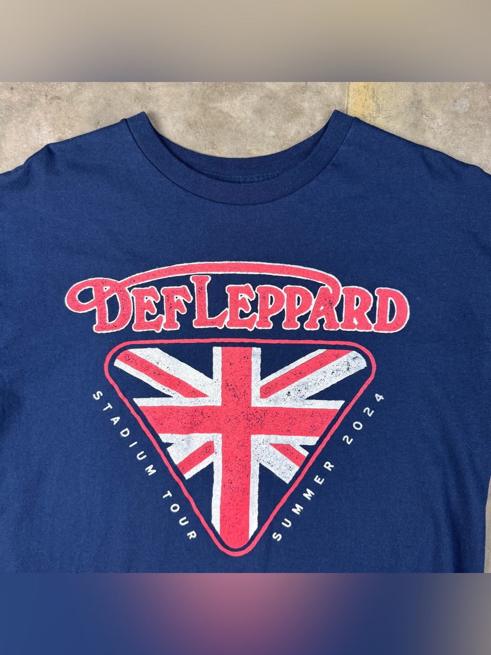 Def Leppard T-Shirt Sz Large The Stadium Tour 2024 Rock n Roll Concert Band Tee